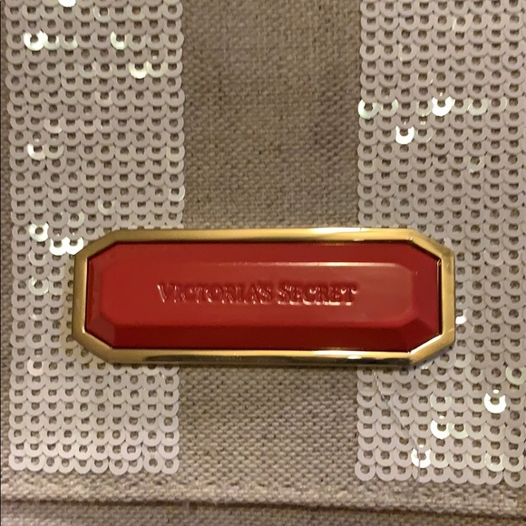 2 Victoria Secret Bags - Picture 4 of 7